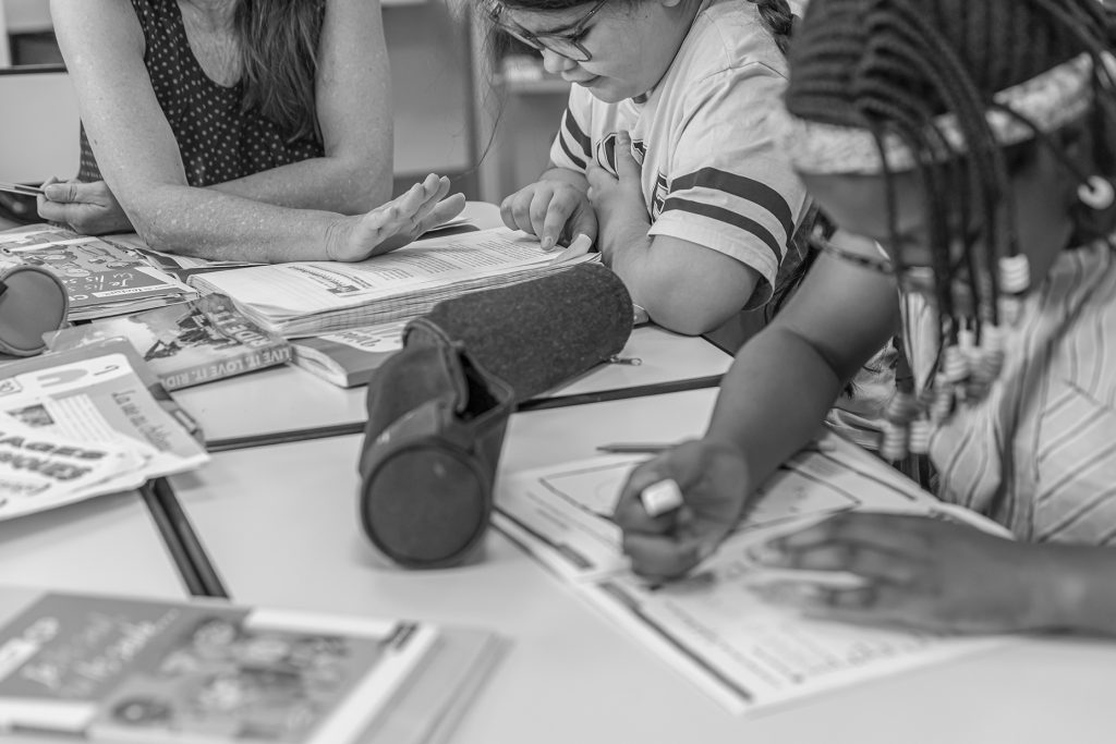 Image d'illustration, des enfants ont des cours de soutien scolaire